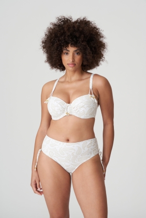 4010216 white yacht