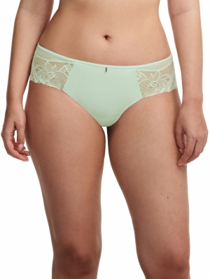 C17Q40 green lily